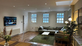 Aldo's 2 Bedroom Townhouse London N1